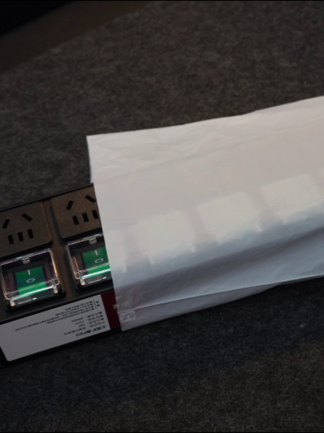 電競桌面插座還能這么卷？德木品牌如何憑實力在辦公設(shè)備賽道“贏麻了”